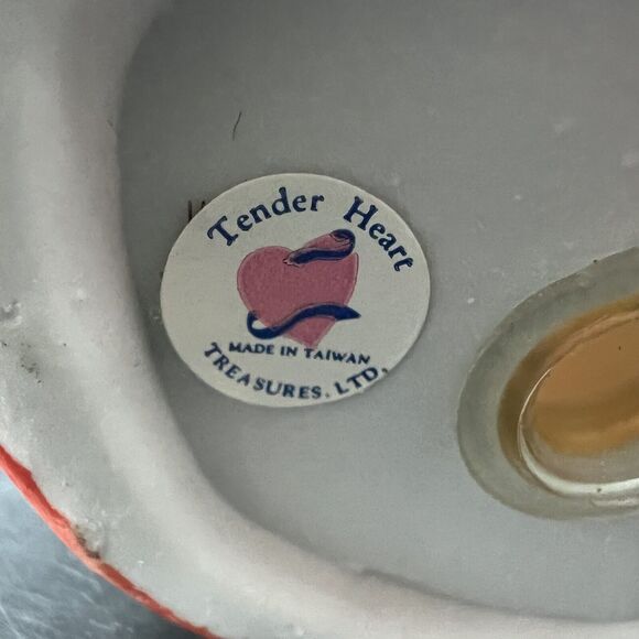 Vintage Santa & Mrs Claus Warming Bums Salt & Pepper Shaker Set Taiwan 3.5” - Picture 6 of 10